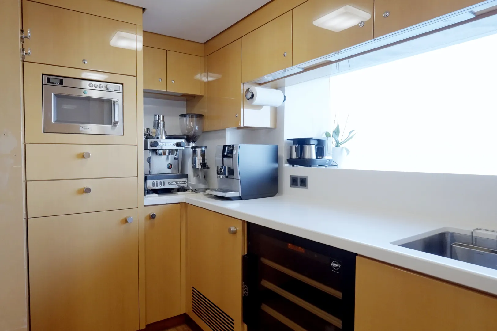 ALFA NERO crew spaces